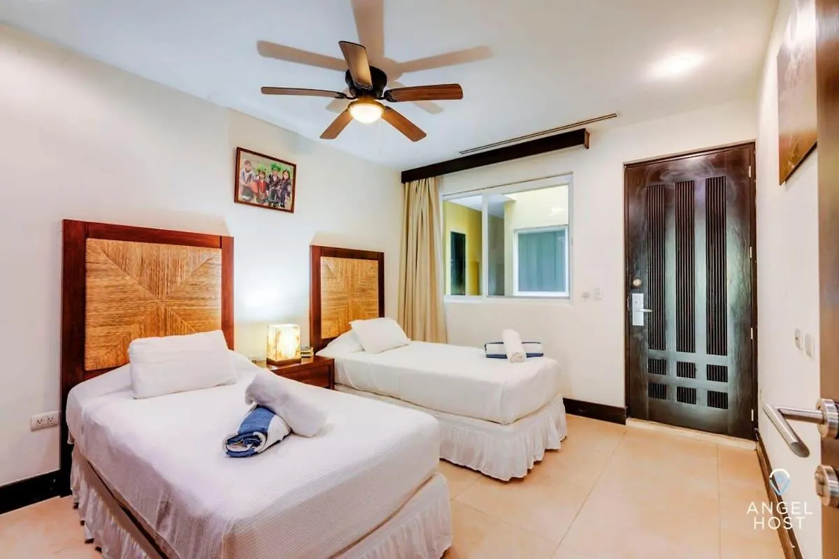 Holiday home Ph Condo Steps To Beach & 5Th Ave Pvt Roof Pool Playa del Carmen
